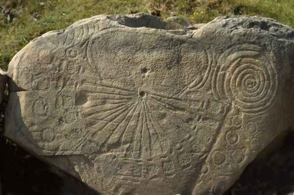 Knowth kerbstone (sundial like carving)