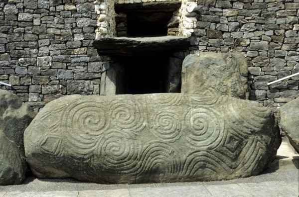 Newgrange entrance stone & roof box