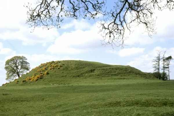 Mound of Dowth 85m diameter & 15m high