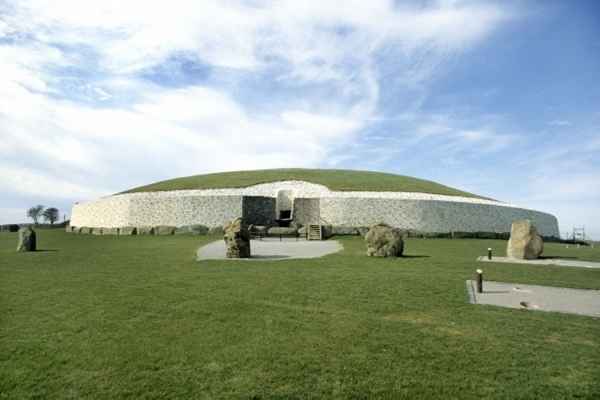 Newgrange mound from the road
